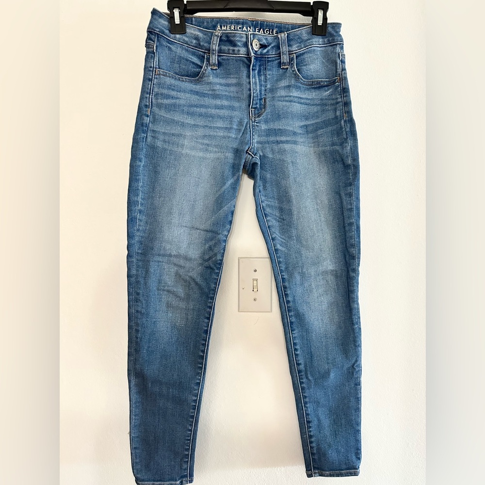 American Eagle skinny Jean next level stretch blue size 4 short